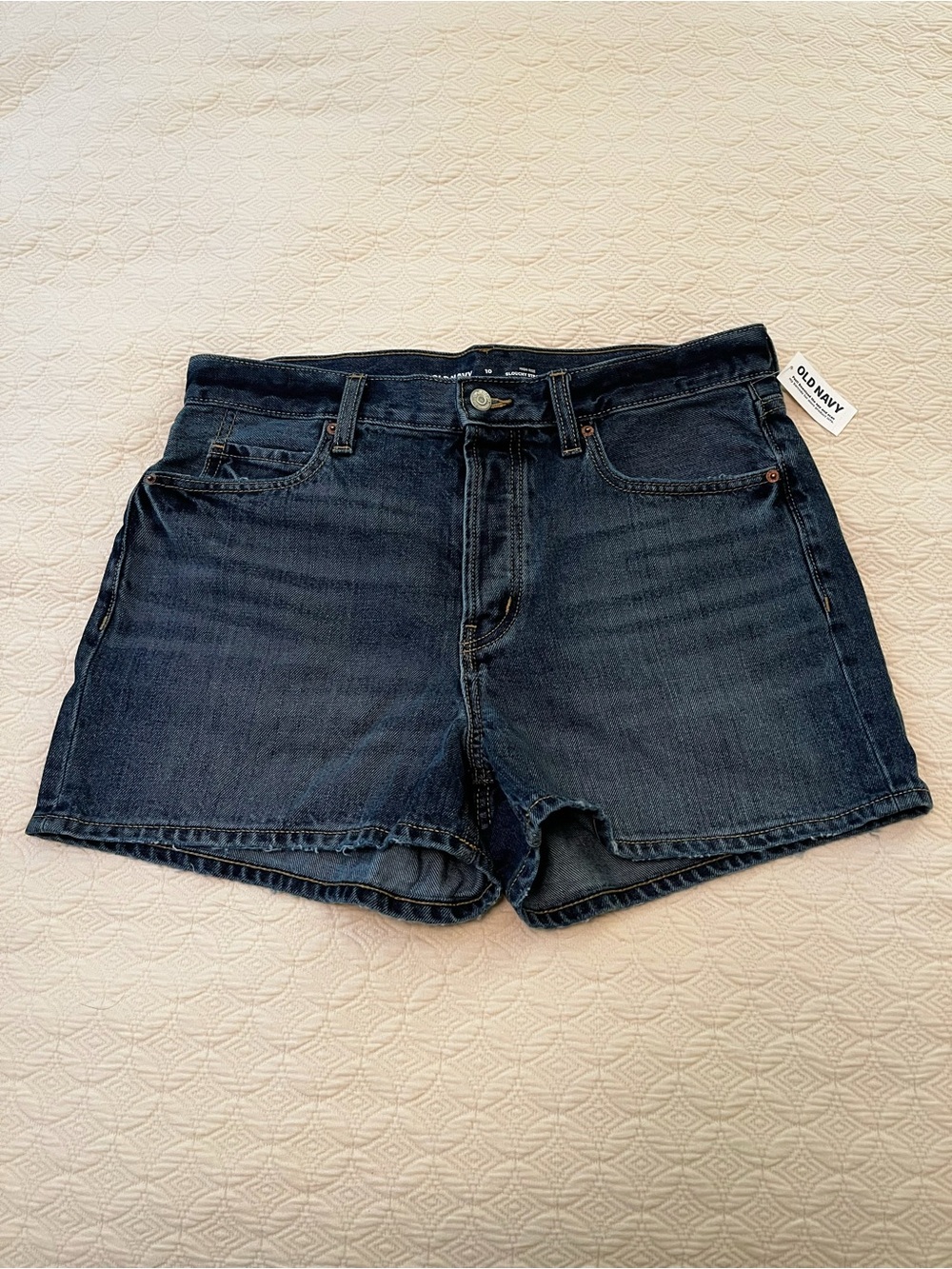 NWT Old Navy Button-Fly Slouchy Straight 3” Inseam Jean Shorts (size 10)